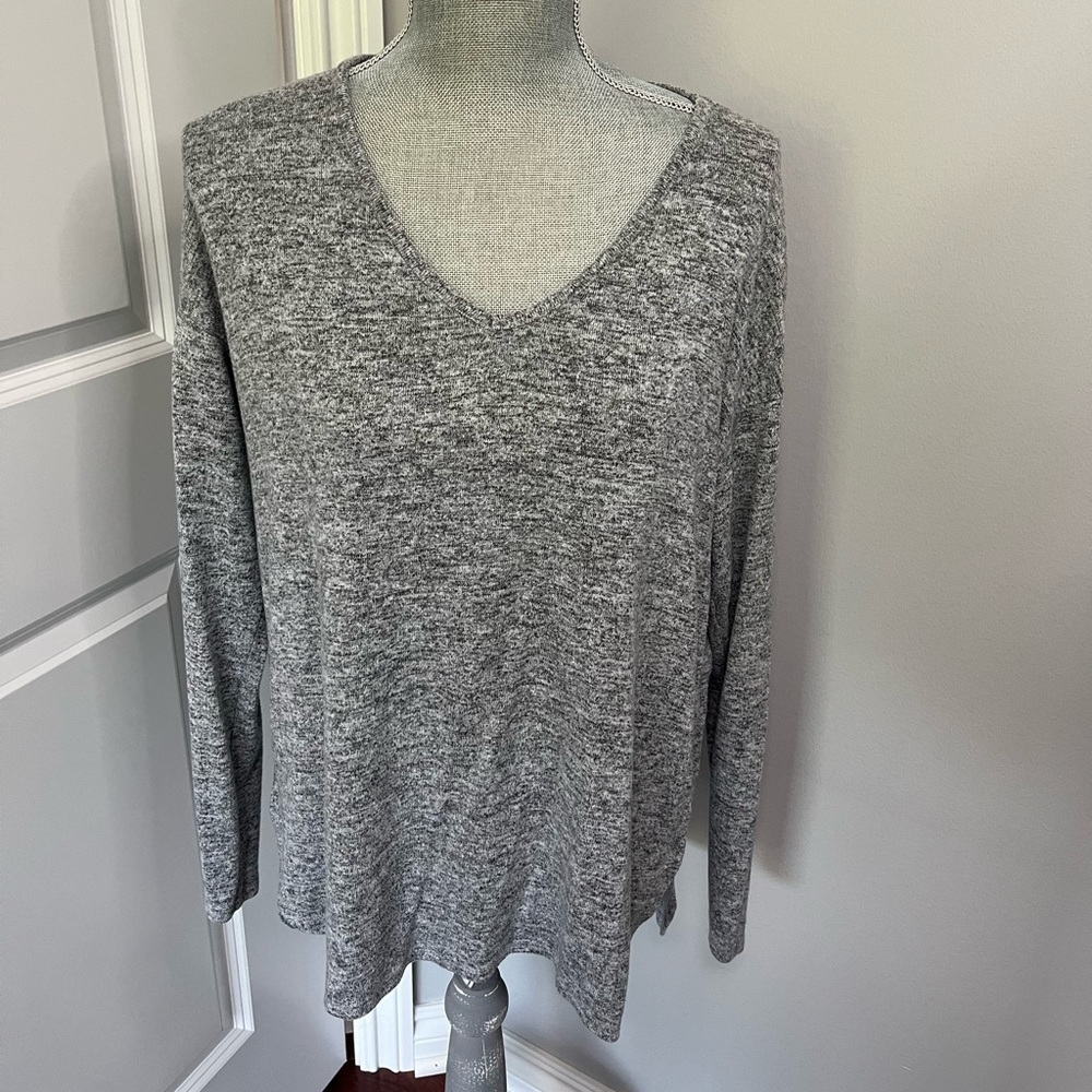 Gibson Cozy Gray V Neck Shirt- Size Small EUC